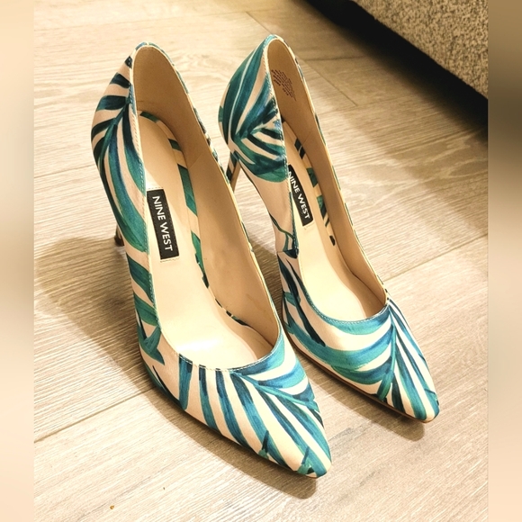 Nine West | Tropic Plant Print | Pointed Toe |Tatiana Pump | Size 6M - Picture 2 of 10